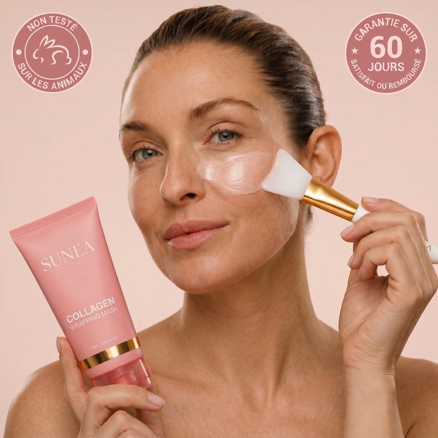 Femme appliquant le masque au pinceau — garantie 60 jours